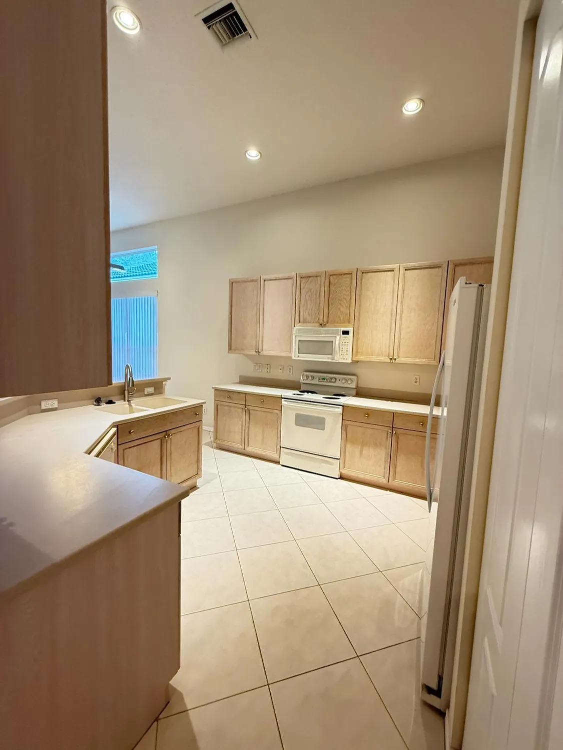 Property Slideshow image 17 of 35 | 10060 armani dr, Boynton Beach, FL, 33437