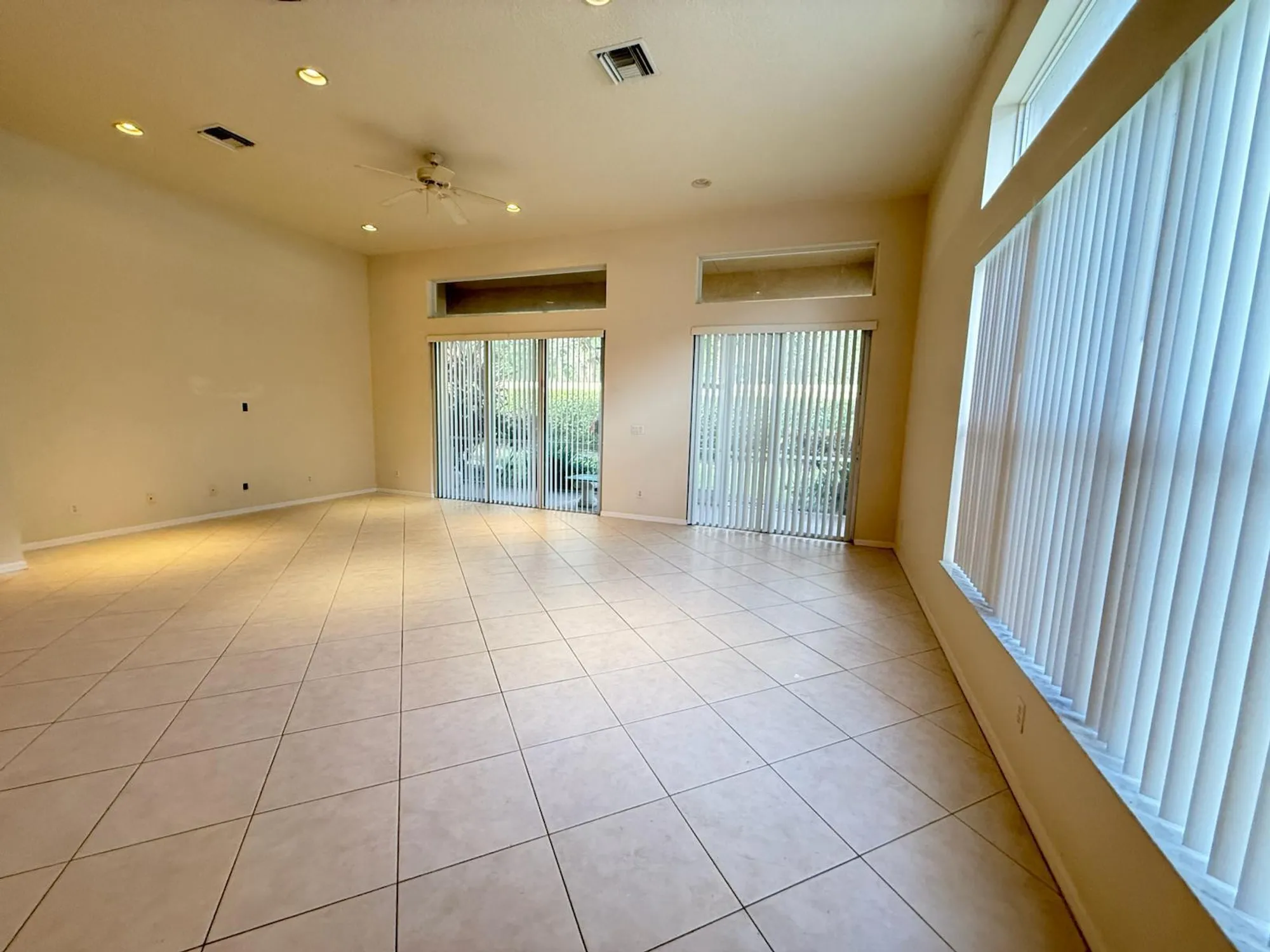 Property Slideshow image 19 of 35 | 10060 armani dr, Boynton Beach, FL, 33437