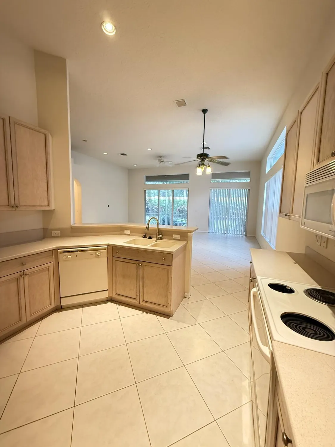 Property Slideshow image 20 of 35 | 10060 armani dr, Boynton Beach, FL, 33437