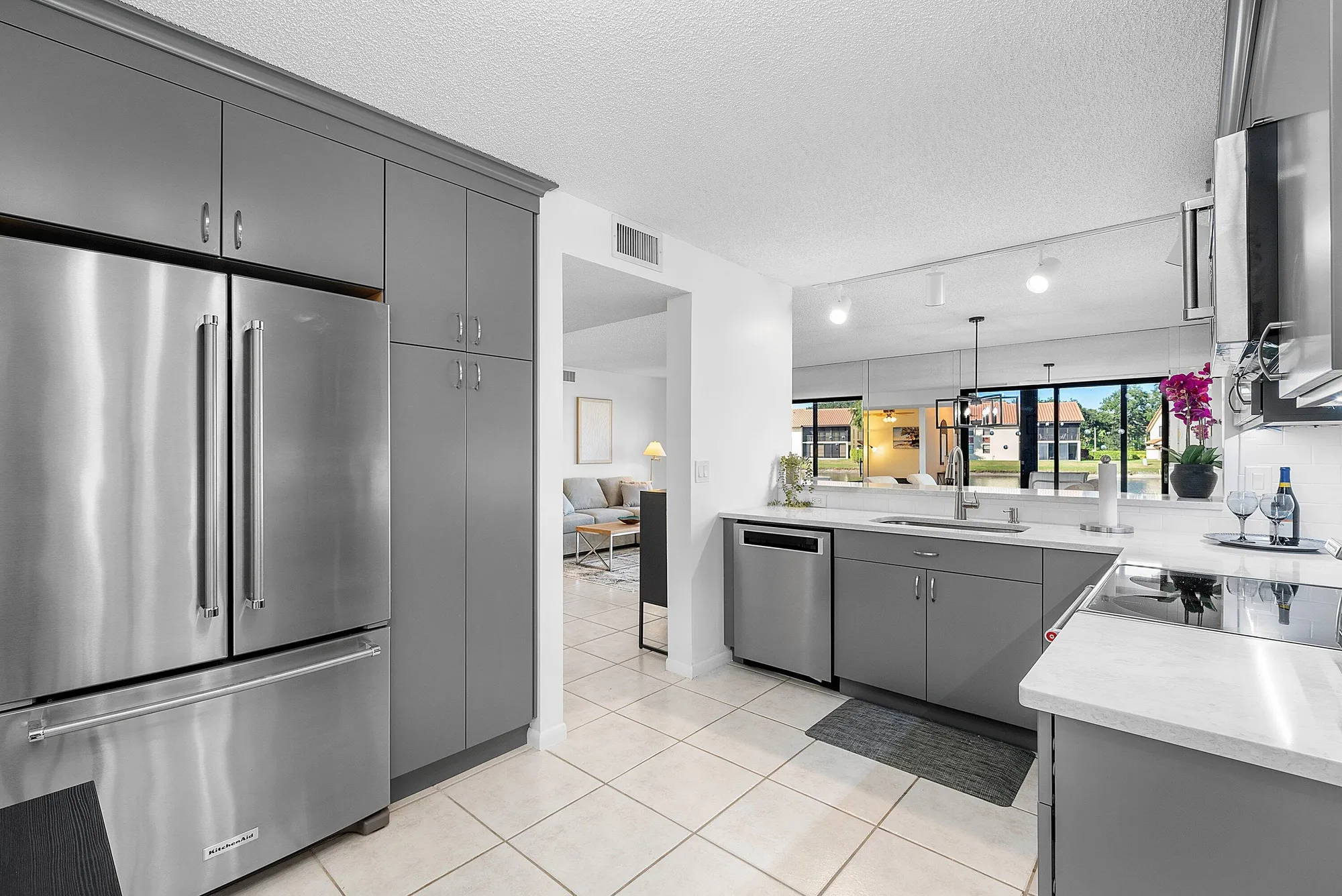 Property Slideshow image 10 of 32 | 10423 s circle lake dr 102, Boynton Beach, FL, 33437