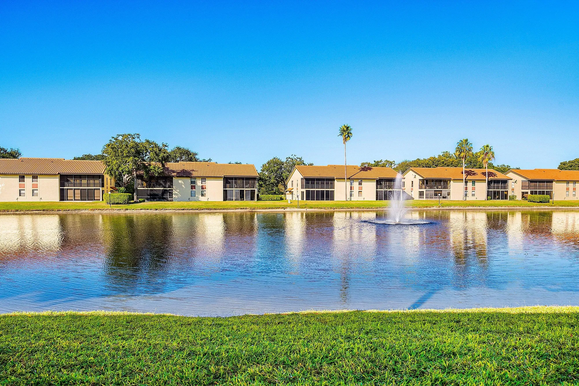 Property Slideshow image 23 of 32 | 10423 s circle lake dr 102, Boynton Beach, FL, 33437