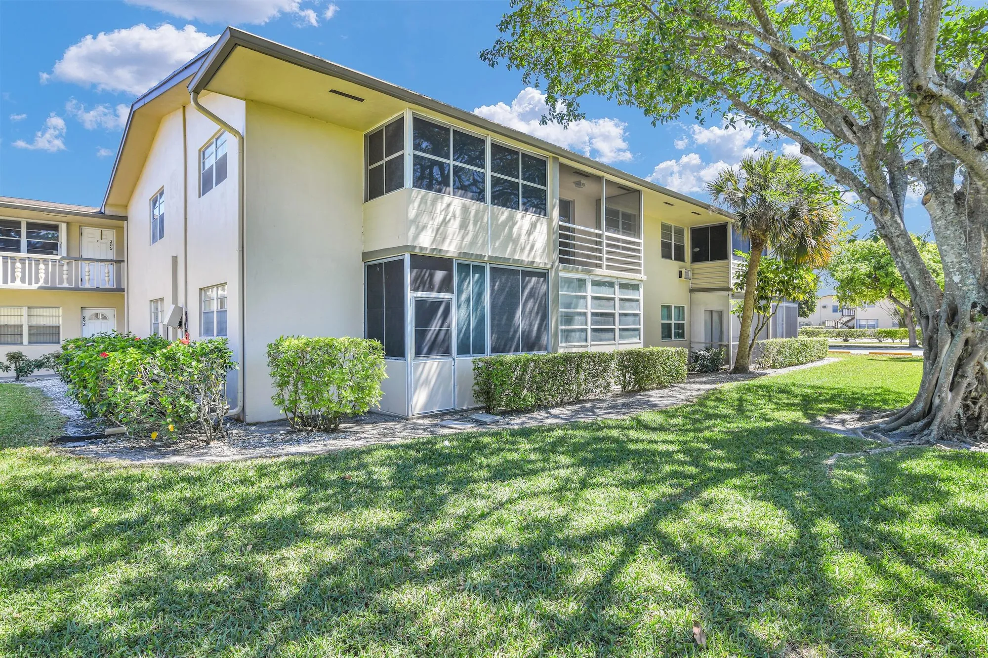 Property Slideshow image 24 of 25 | 302 norwich m, West Palm Beach, FL, 33417