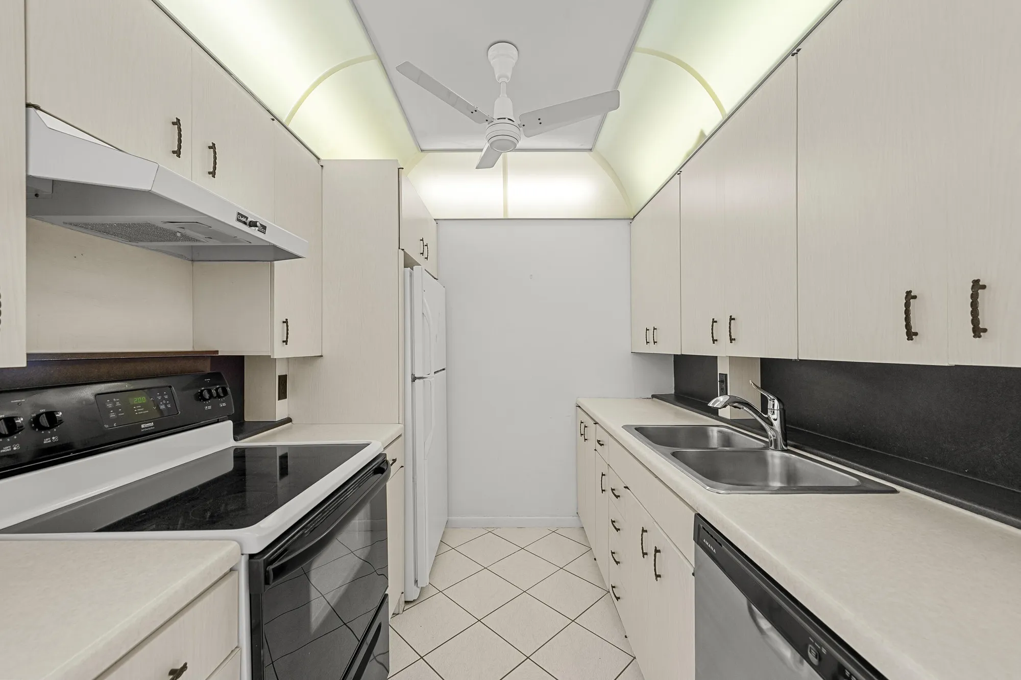 Property Slideshow image 10 of 38 | 3037 cambridge b, Deerfield Beach, FL, 33442