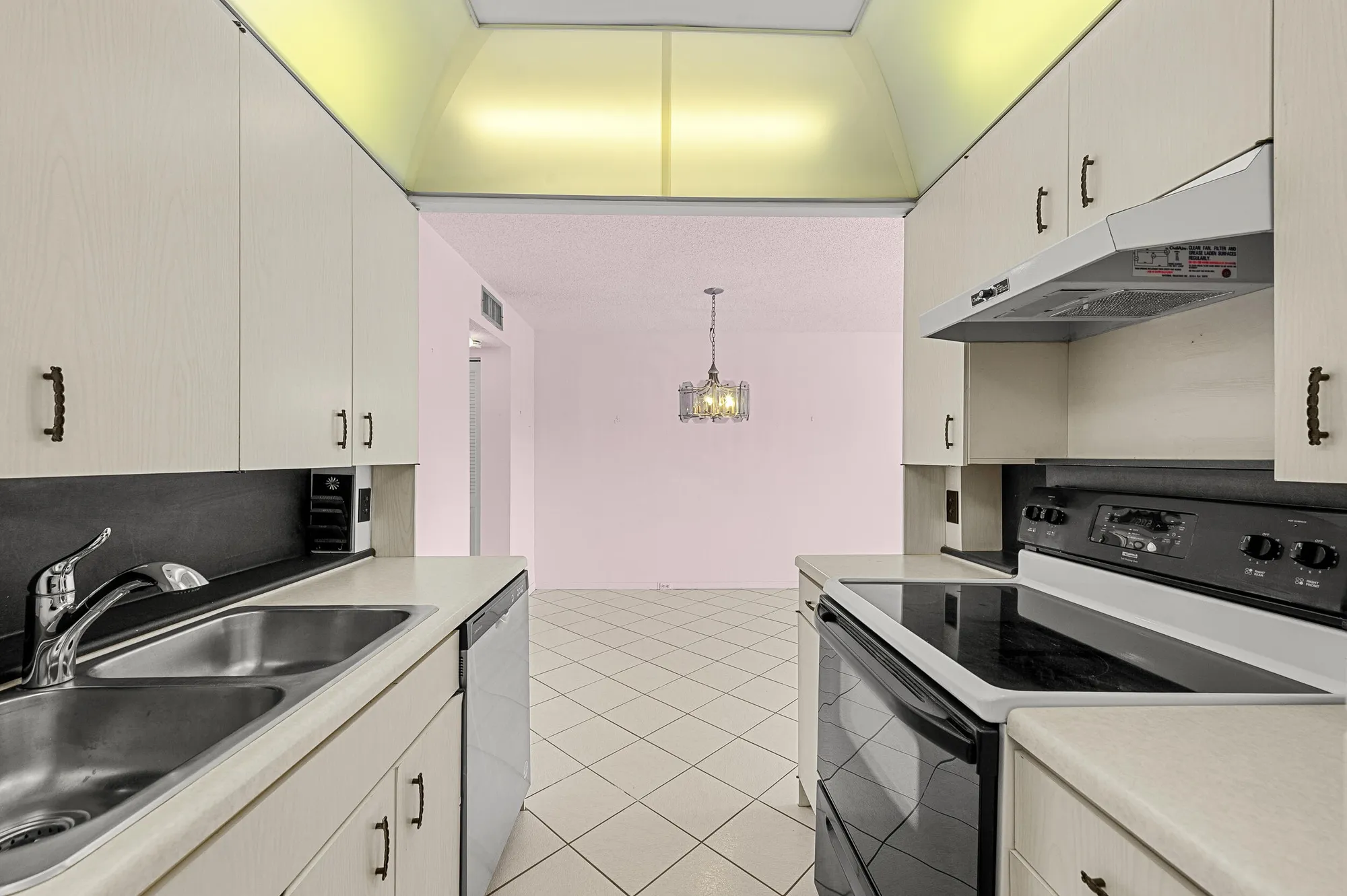 Property Slideshow image 12 of 38 | 3037 cambridge b, Deerfield Beach, FL, 33442