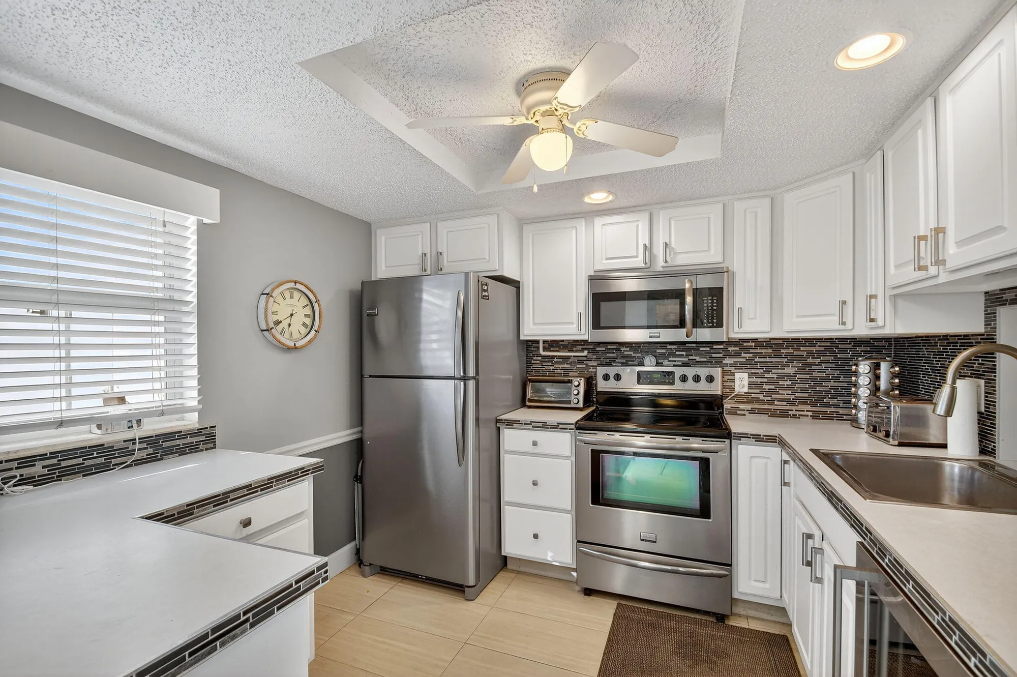Property Slideshow image 4 of 45 | 2400 ne 1st ln apt 102, Boynton Beach, FL, 33435