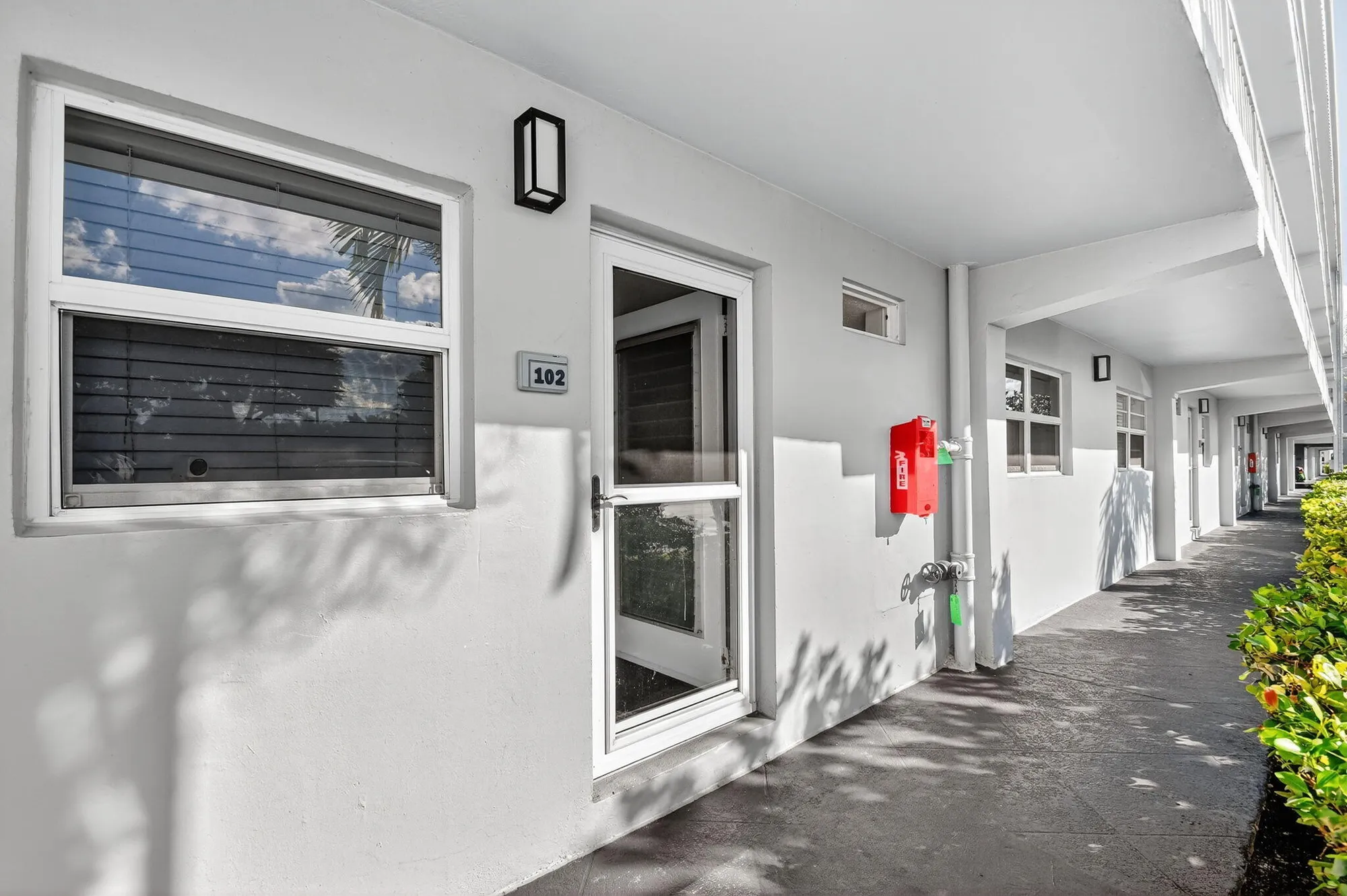 Property Slideshow image 3 of 45 | 2400 ne 1st ln apt 102, Boynton Beach, FL, 33435