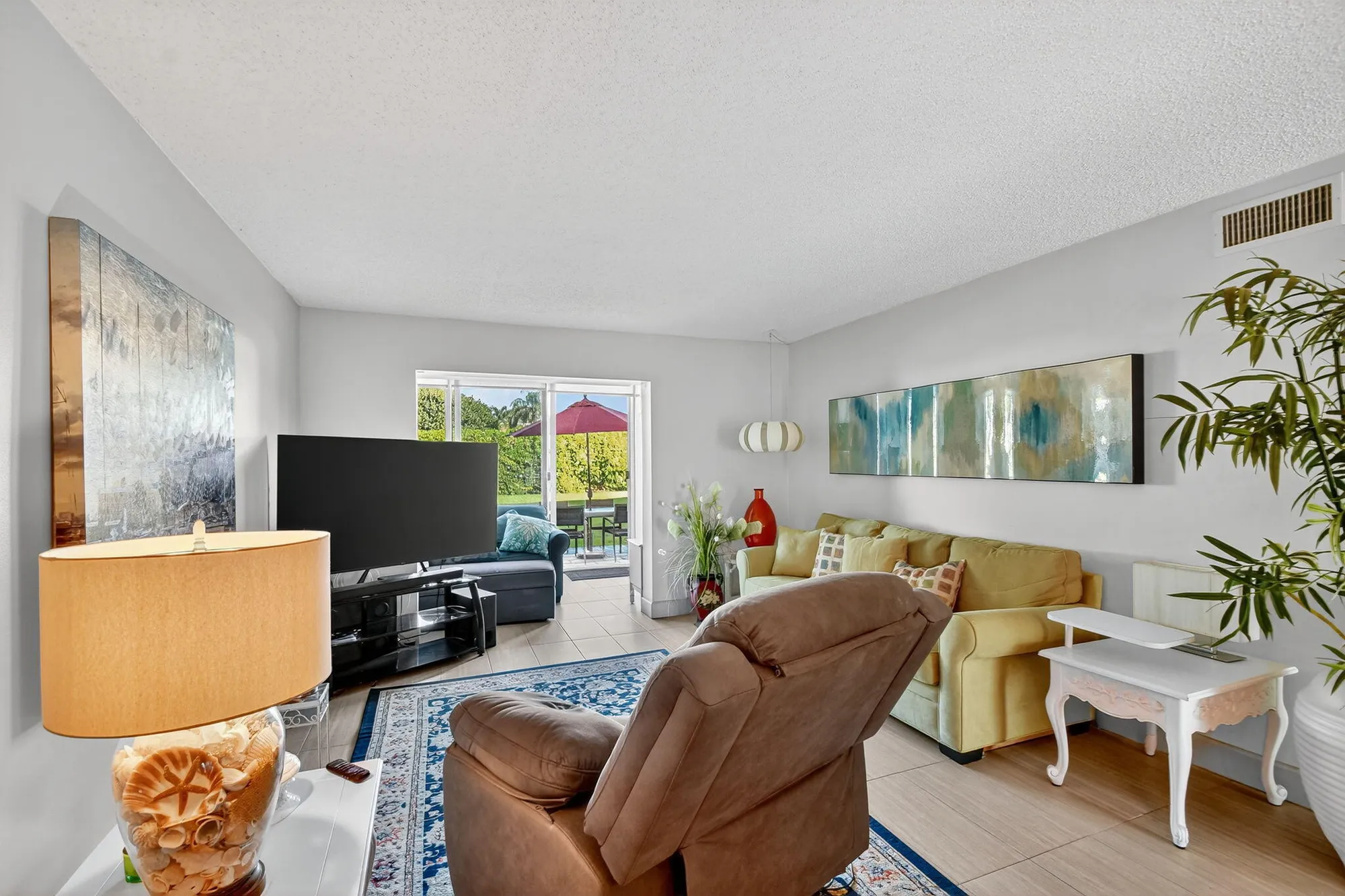 Property Slideshow image 13 of 45 | 2400 ne 1st ln apt 102, Boynton Beach, FL, 33435