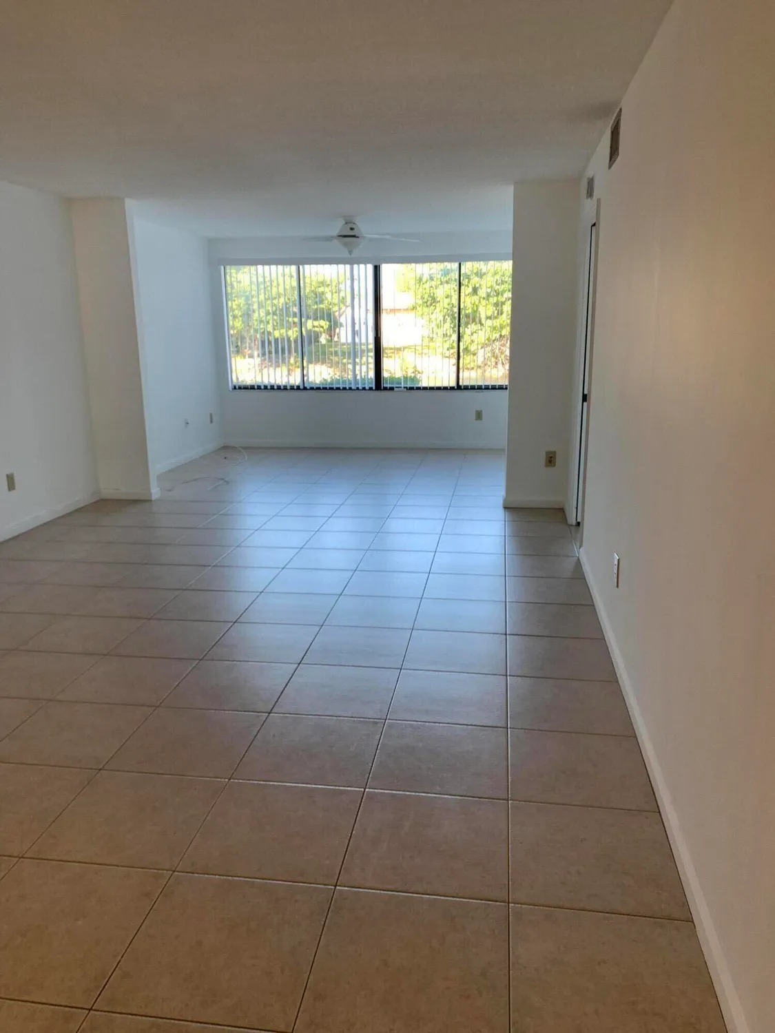 Property Slideshow image 12 of 29 | 9531 n belfort cir 111, Tamarac, FL, 33321