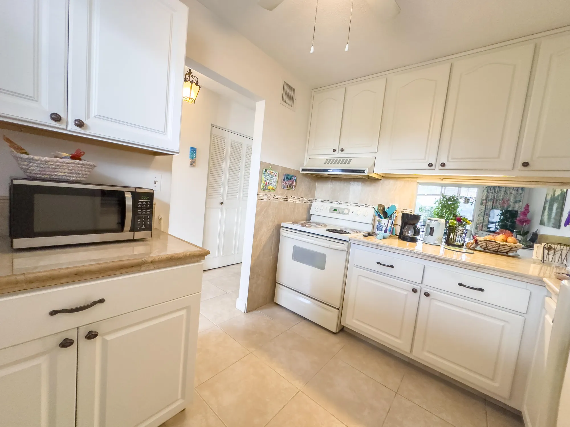 Property Slideshow image 5 of 23 | 2534 garden dr 207, Lake Worth, FL, 33461