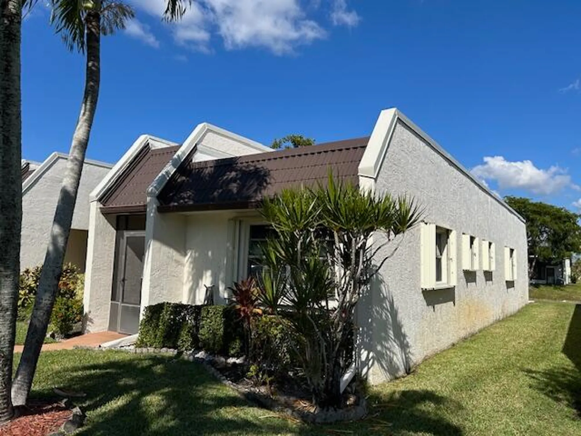 Property Slideshow image 6 of 45 | 109 lake susan dr, West Palm Beach, FL, 33411