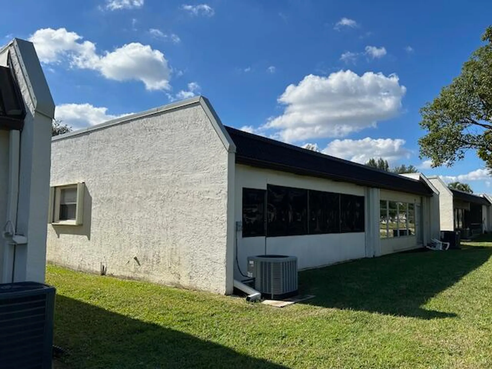 Property Slideshow image 7 of 45 | 109 lake susan dr, West Palm Beach, FL, 33411