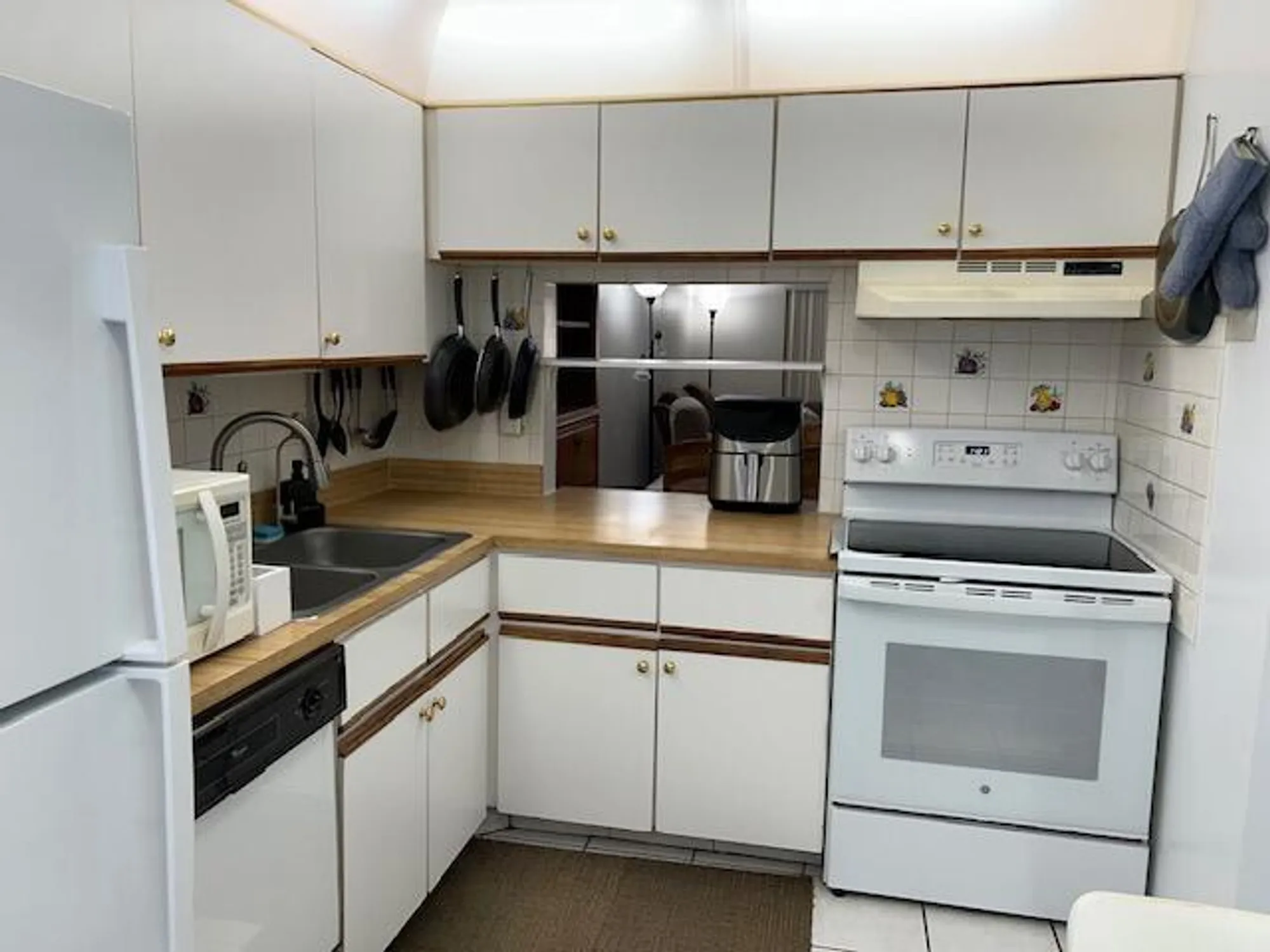 Property Slideshow image 9 of 45 | 109 lake susan dr, West Palm Beach, FL, 33411