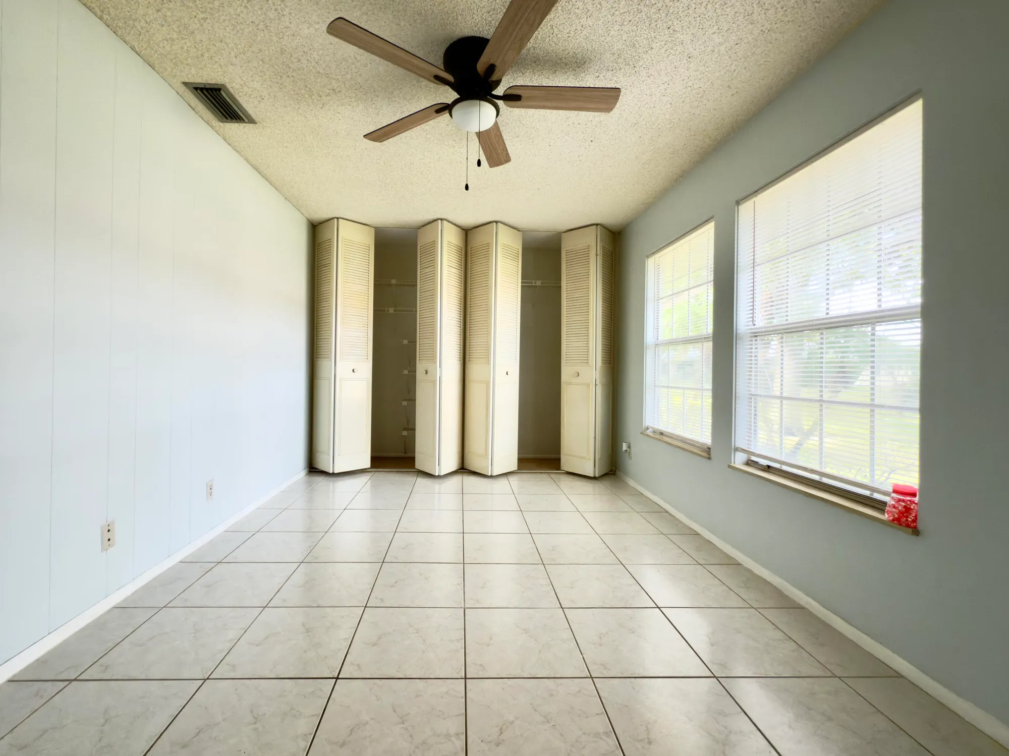 Property Slideshow image 16 of 33 | 170 amherst ln, Lake Worth, FL, 33467