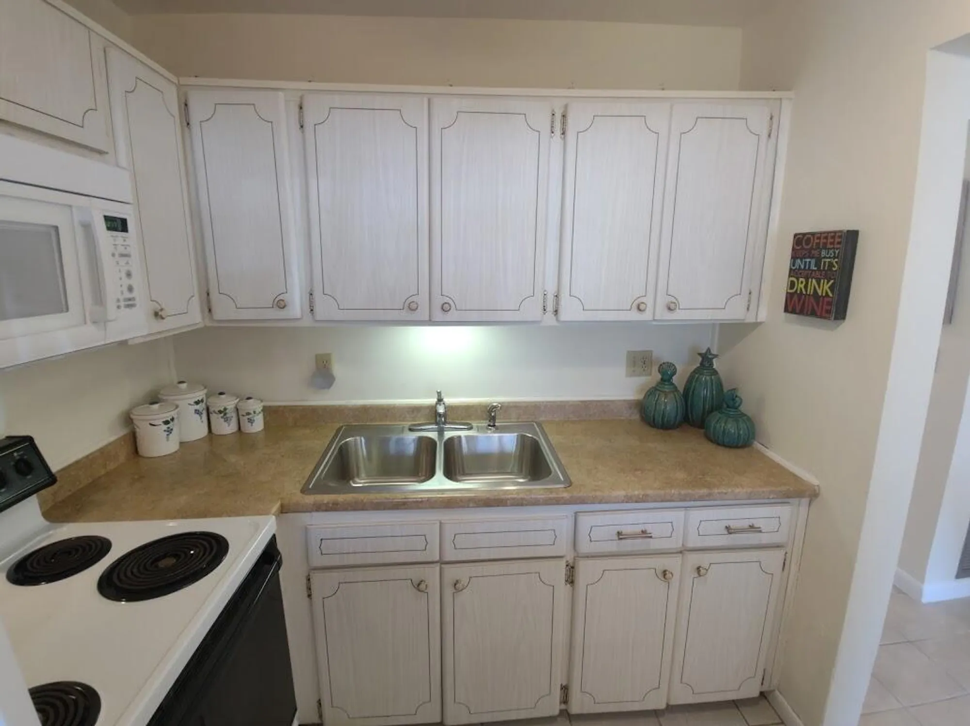 Property Slideshow image 16 of 49 | 3240 lake osborne dr 107, Lake Worth Beach, FL, 33461