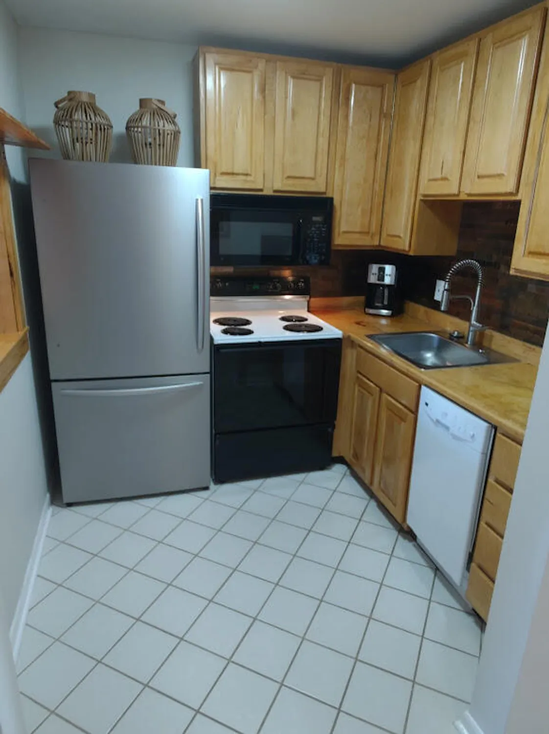 Property Slideshow image 13 of 50 | 3160 lake osborne dr 107, Lake Worth Beach, FL, 33461