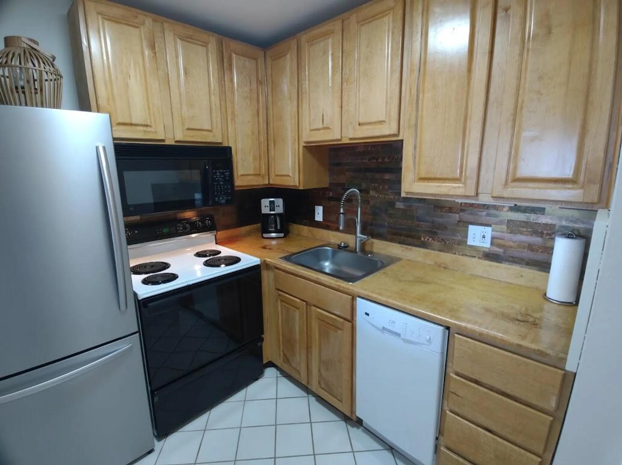 Property Slideshow image 16 of 50 | 3160 lake osborne dr 107, Lake Worth Beach, FL, 33461