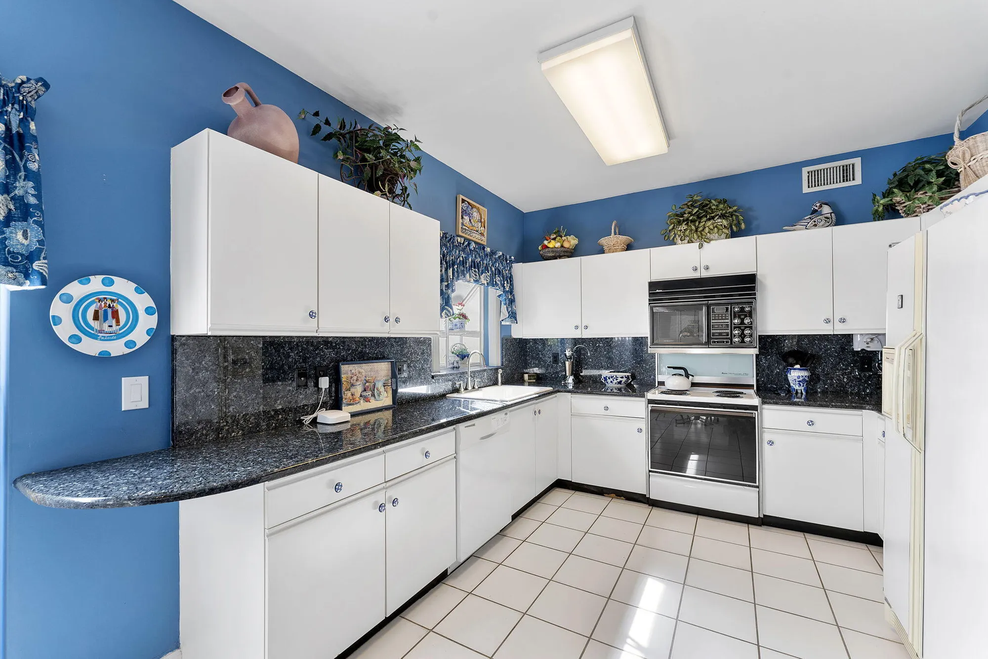Property Slideshow image 12 of 63 | 11595 briarwood cir 1, Boynton Beach, FL, 33437