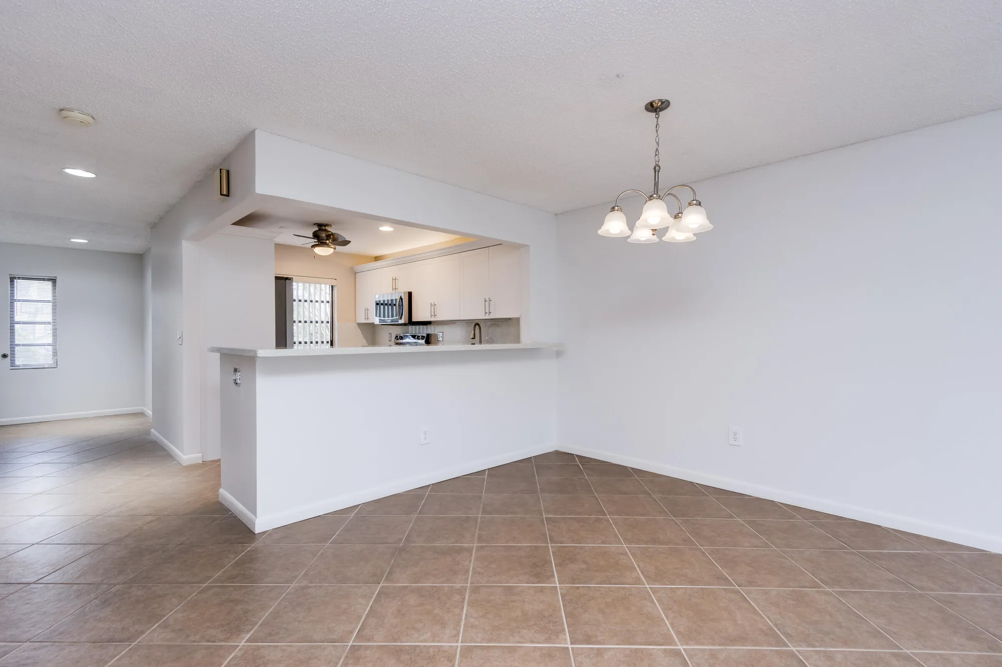 Property Slideshow image 10 of 39 | 8535 casa del lago apt 37e, Boca Raton, FL, 33433