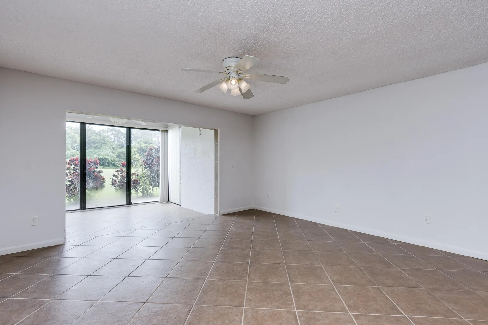 Property Slideshow image 15 of 39 | 8535 casa del lago apt 37e, Boca Raton, FL, 33433