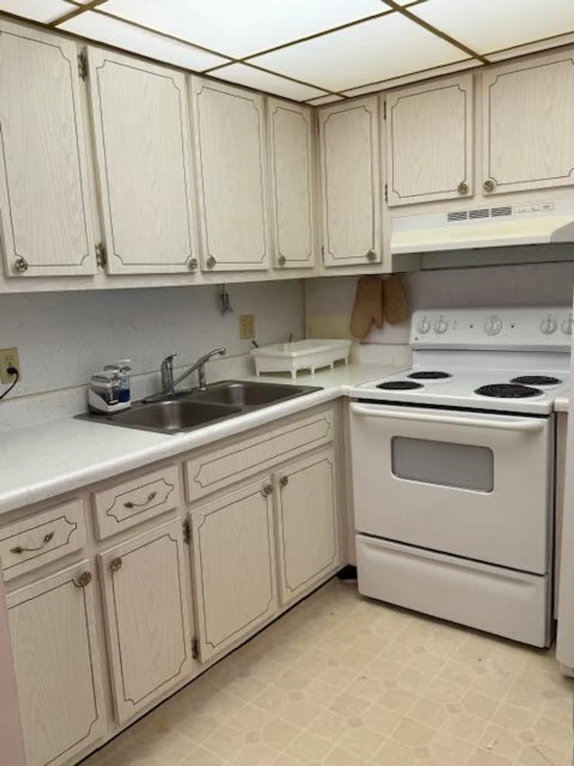 Property Slideshow image 17 of 25 | 3120 lake osborne dr 208, Lake Worth Beach, FL, 33461