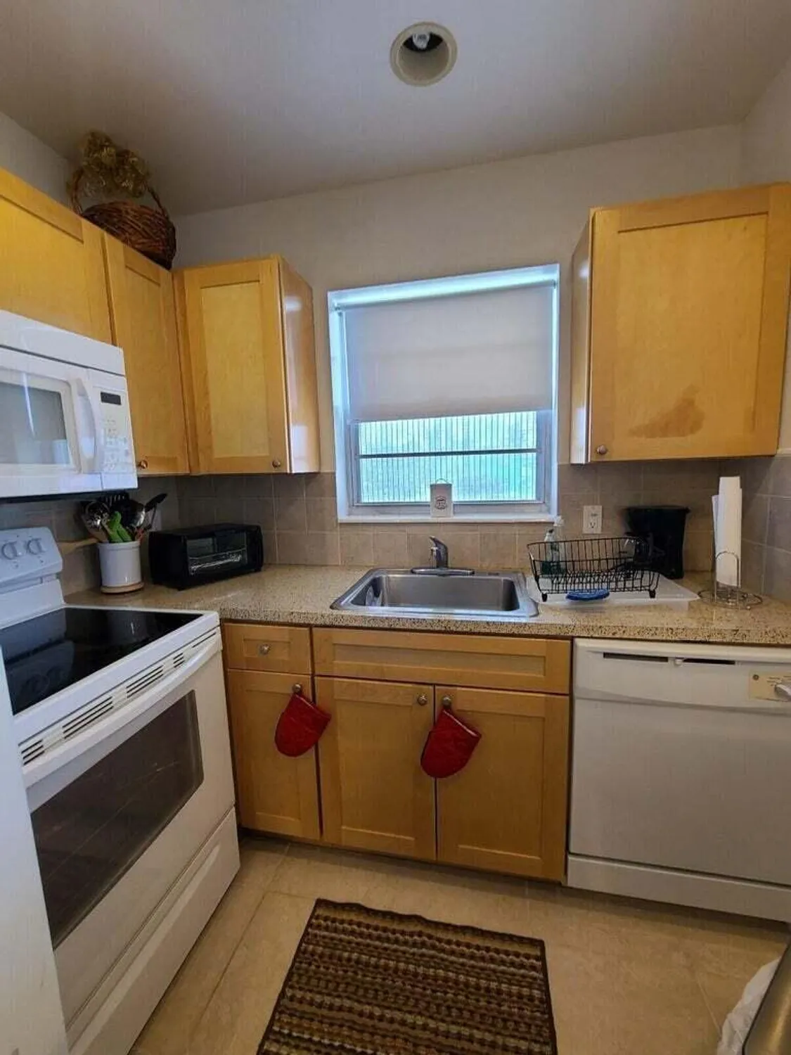 Property Slideshow image 7 of 12 | 133 camden f, West Palm Beach, FL, 33417