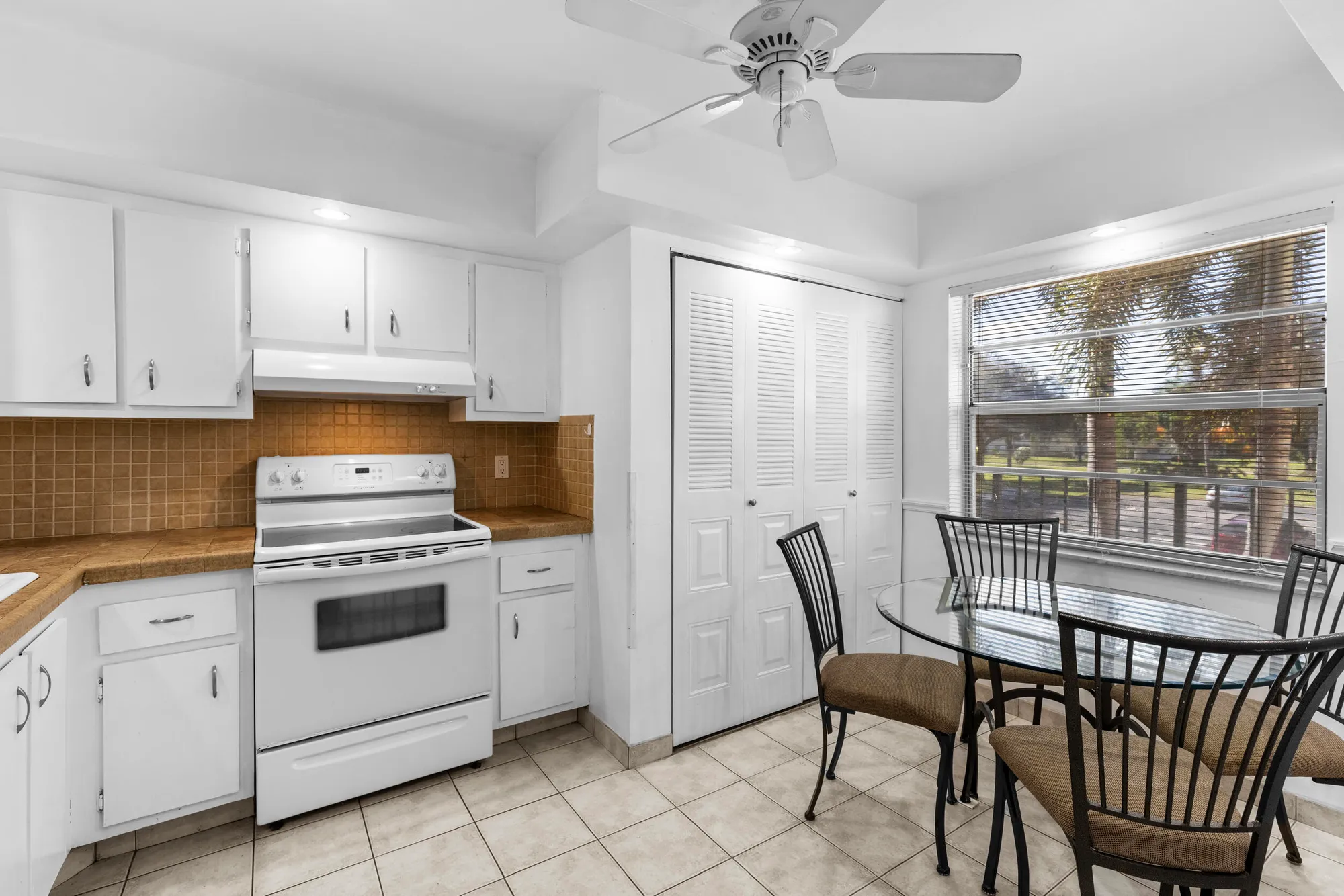 Property Slideshow image 5 of 34 | 27 abbey ln 205, Delray Beach, FL, 33446