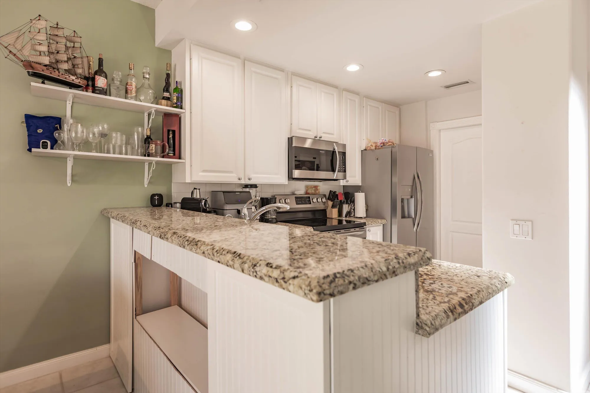 Property Slideshow image 13 of 41 | 2069 tarpon lake way, West Palm Beach, FL, 33411