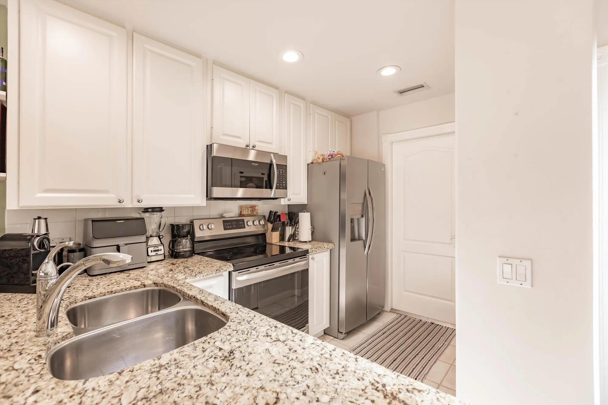 Property Slideshow image 15 of 41 | 2069 tarpon lake way, West Palm Beach, FL, 33411