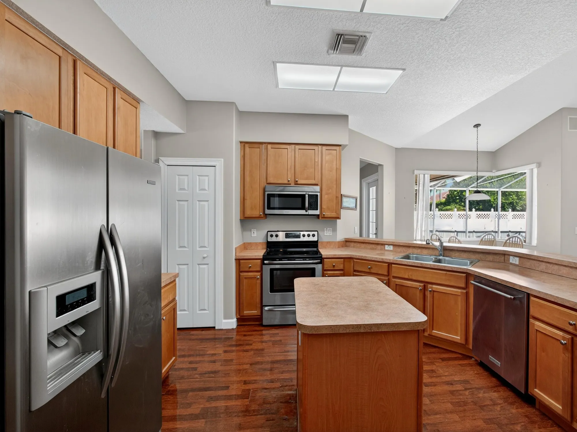 Property Slideshow image 17 of 64 | 7128 brunswick cir, Boynton Beach, FL, 33472