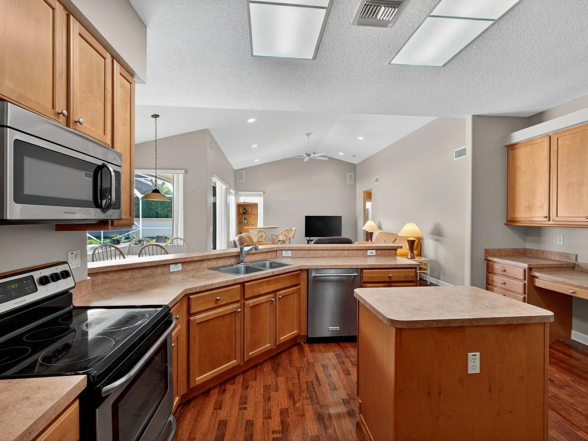 Property Slideshow image 15 of 64 | 7128 brunswick cir, Boynton Beach, FL, 33472