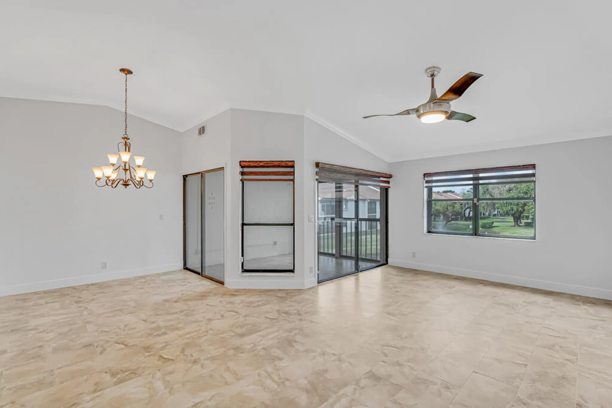 Property Slideshow image 11 of 46 | 3304 perimeter dr, Greenacres, FL, 33467