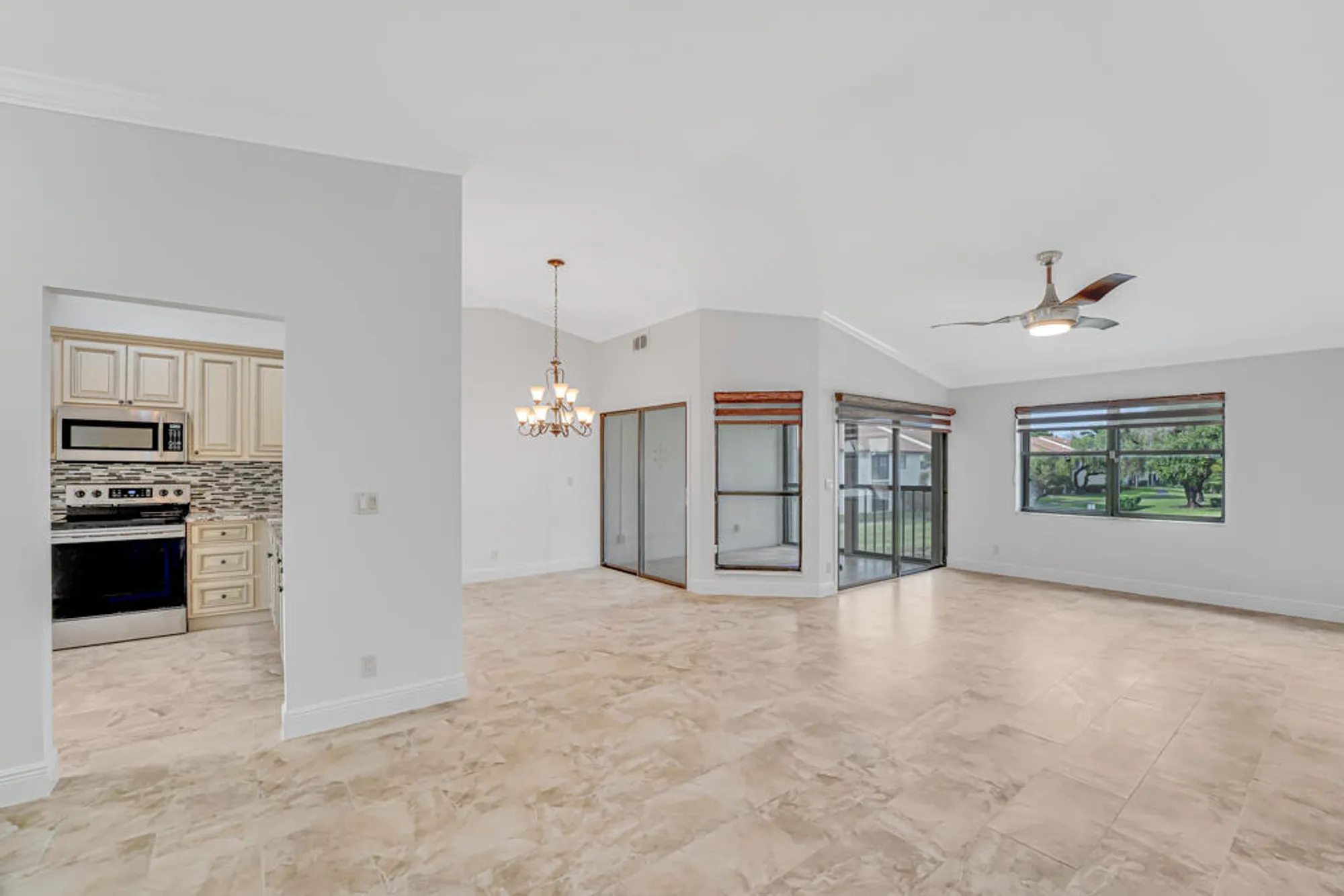 Property Slideshow image 10 of 46 | 3304 perimeter dr, Greenacres, FL, 33467