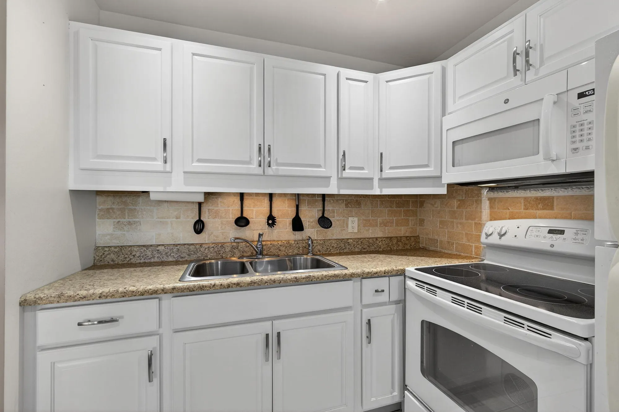 Property Slideshow image 6 of 56 | 231 berkshire k, West Palm Beach, FL, 33417