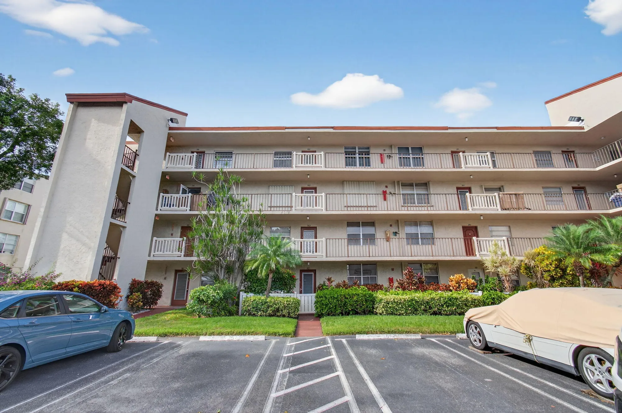 Property Slideshow image 2 of 45 | 25 abbey ln apt 402, Delray Beach, FL, 33446