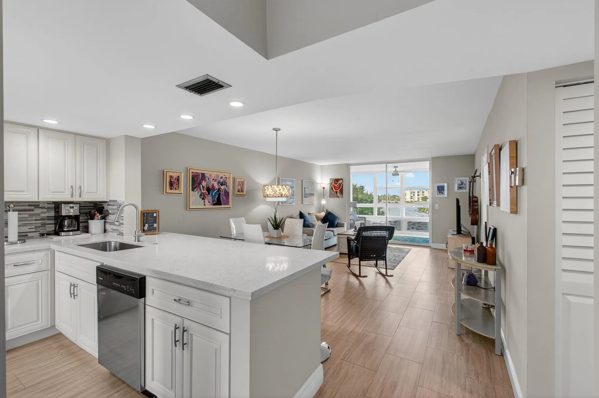 Property Slideshow image 7 of 45 | 25 abbey ln apt 402, Delray Beach, FL, 33446