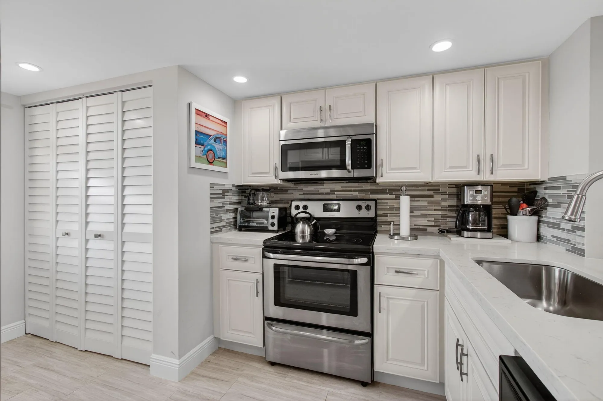 Property Slideshow image 9 of 45 | 25 abbey ln apt 402, Delray Beach, FL, 33446