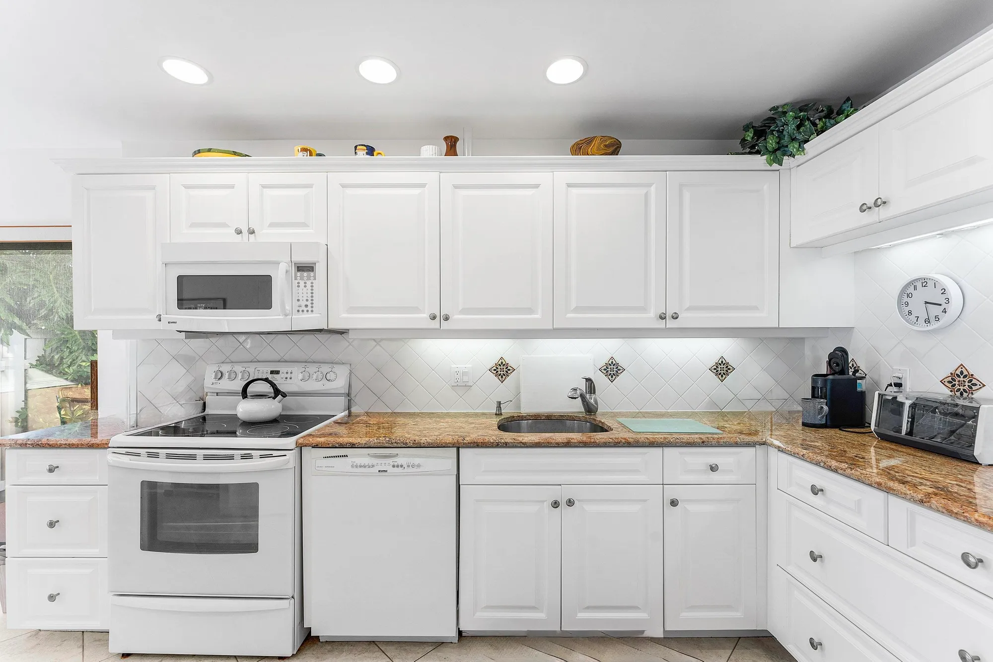 Property Slideshow image 14 of 54 | 61 eastgate dr a, Boynton Beach, FL, 33436