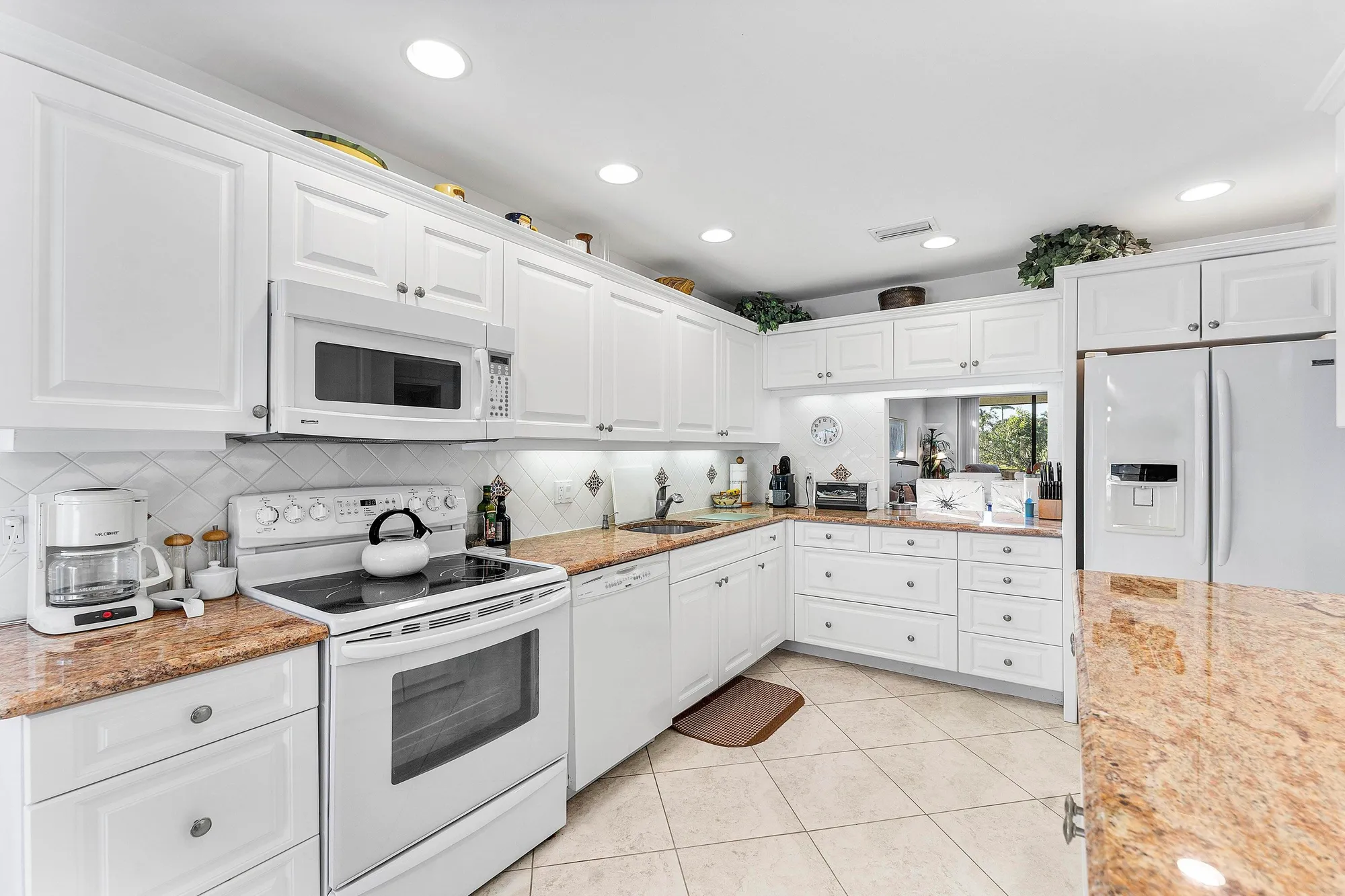 Property Slideshow image 16 of 54 | 61 eastgate dr a, Boynton Beach, FL, 33436