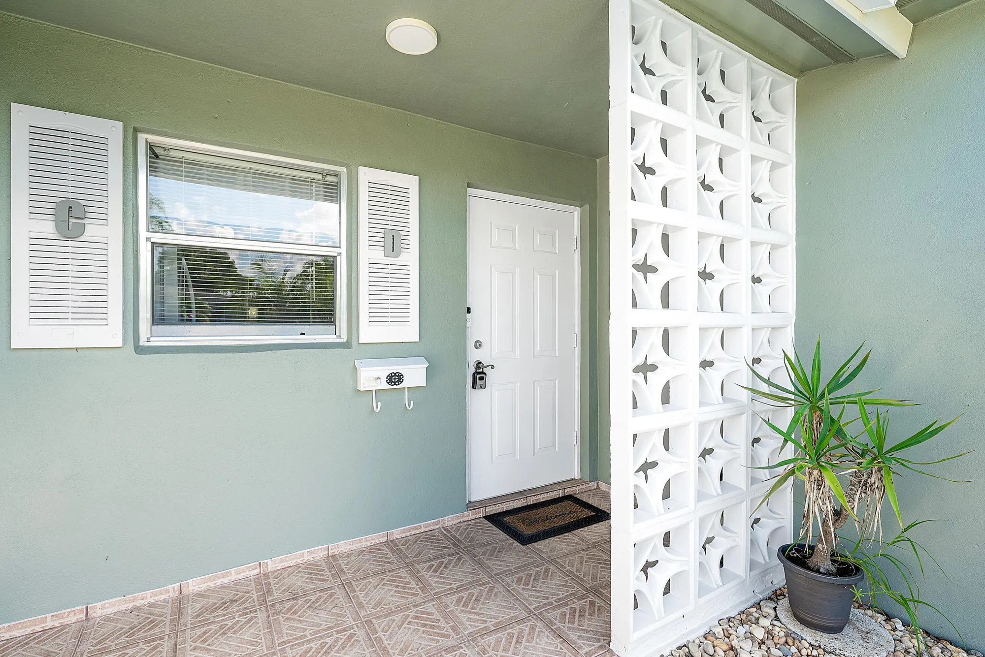 Property Slideshow image 4 of 46 | 902 south dr d, Delray Beach, FL, 33445