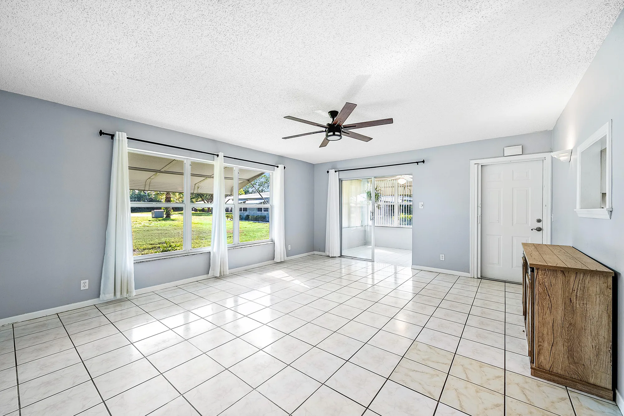 Property Slideshow image 5 of 46 | 902 south dr d, Delray Beach, FL, 33445