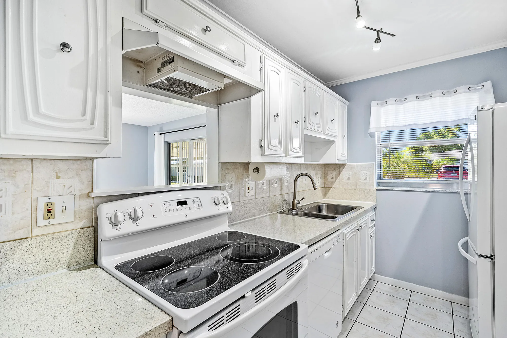 Property Slideshow image 13 of 46 | 902 south dr d, Delray Beach, FL, 33445