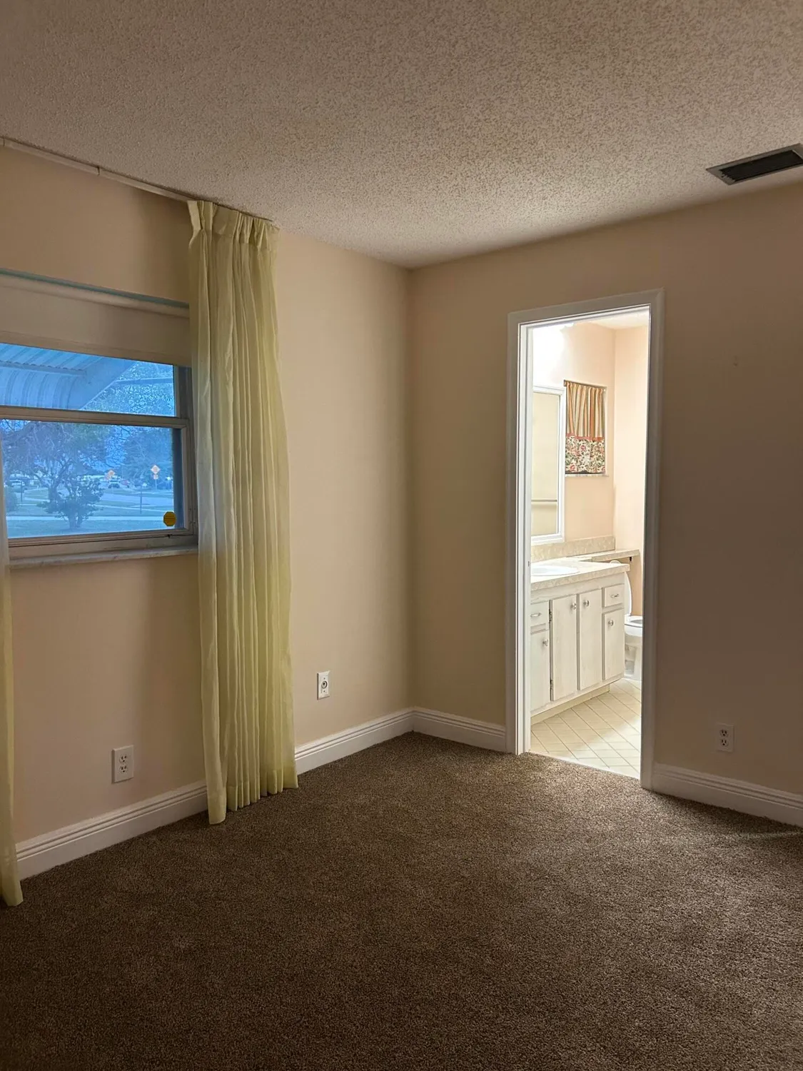 Property Slideshow image 12 of 15 | 2003 sw 18th st, Boynton Beach, FL, 33426