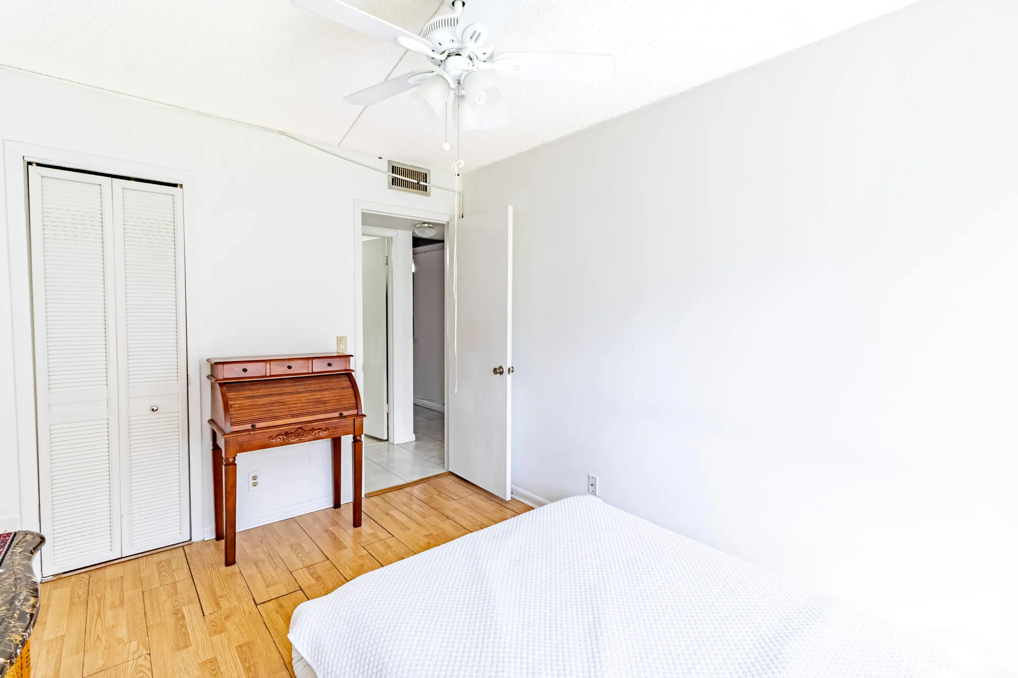 Property Slideshow image 14 of 15 | 213 fanshaw f, Boca Raton, FL, 33434