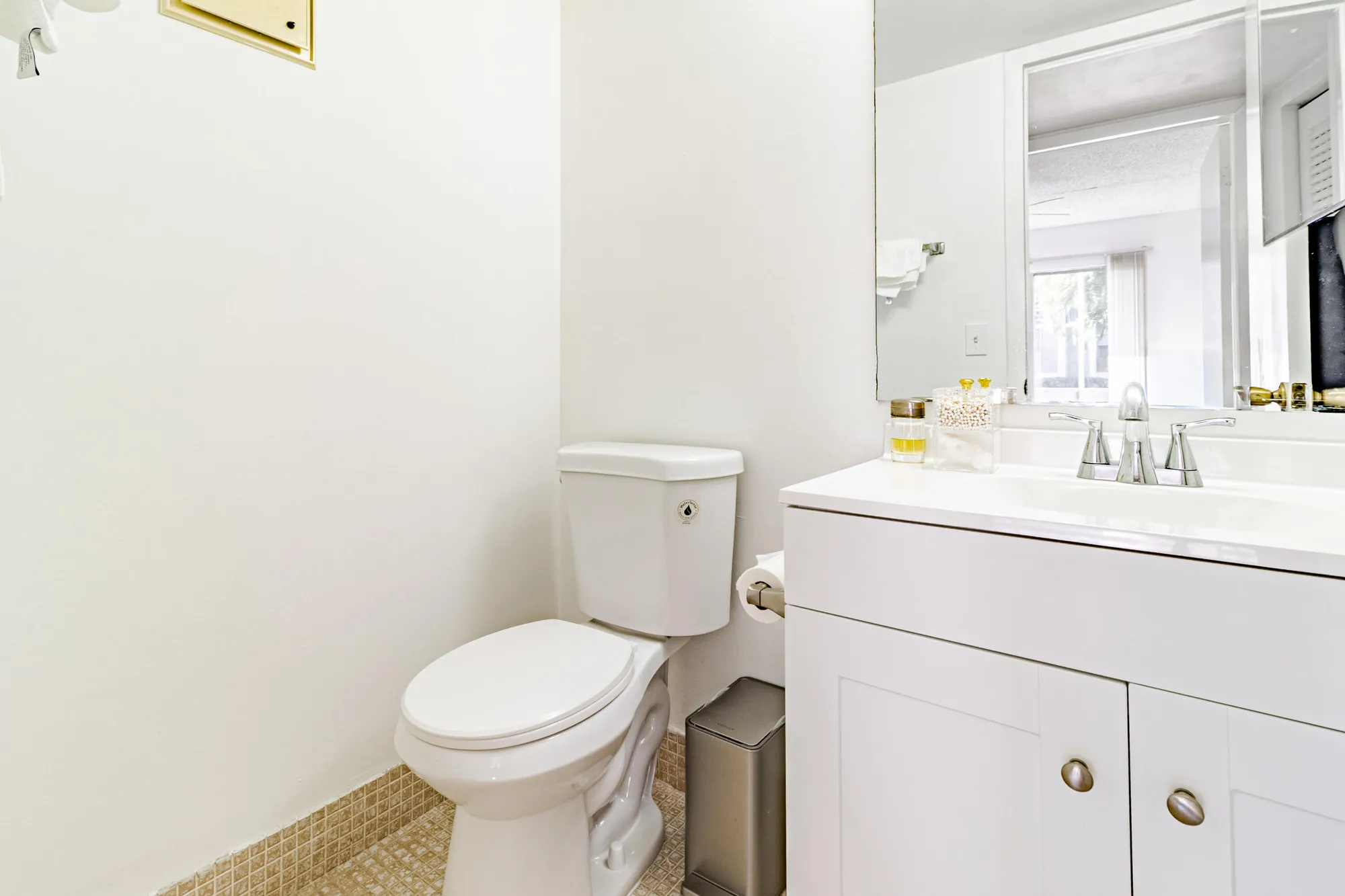 Property Slideshow image 12 of 15 | 213 fanshaw f, Boca Raton, FL, 33434