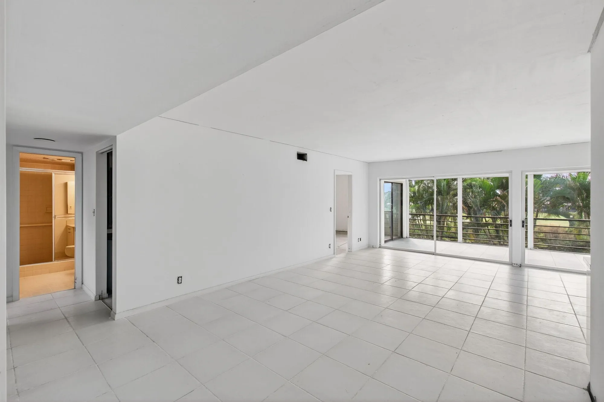 Property Slideshow image 2 of 40 | 5771 fairway park ct 205, Boynton Beach, FL, 33437