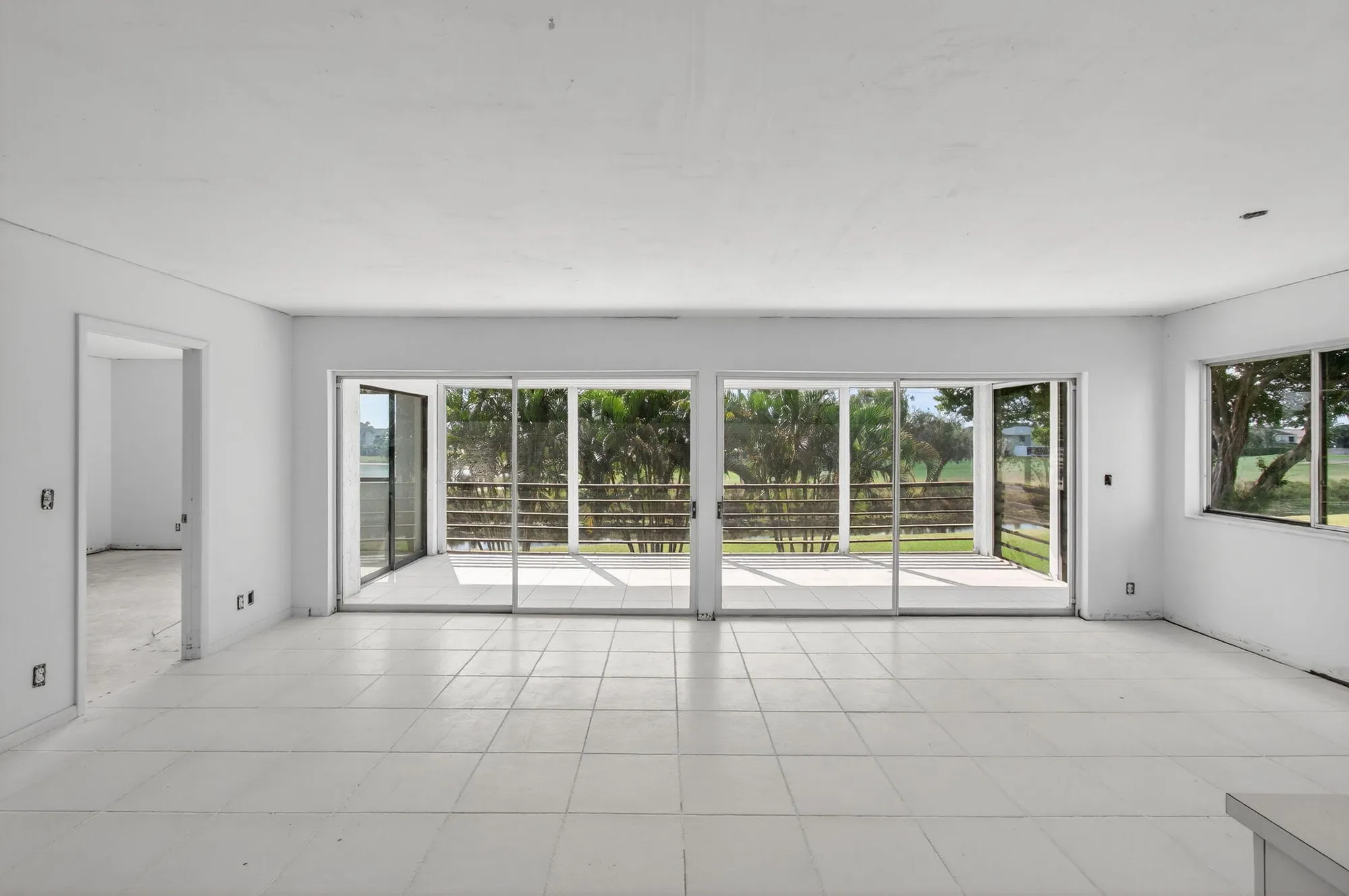 Property Slideshow image 5 of 40 | 5771 fairway park ct 205, Boynton Beach, FL, 33437