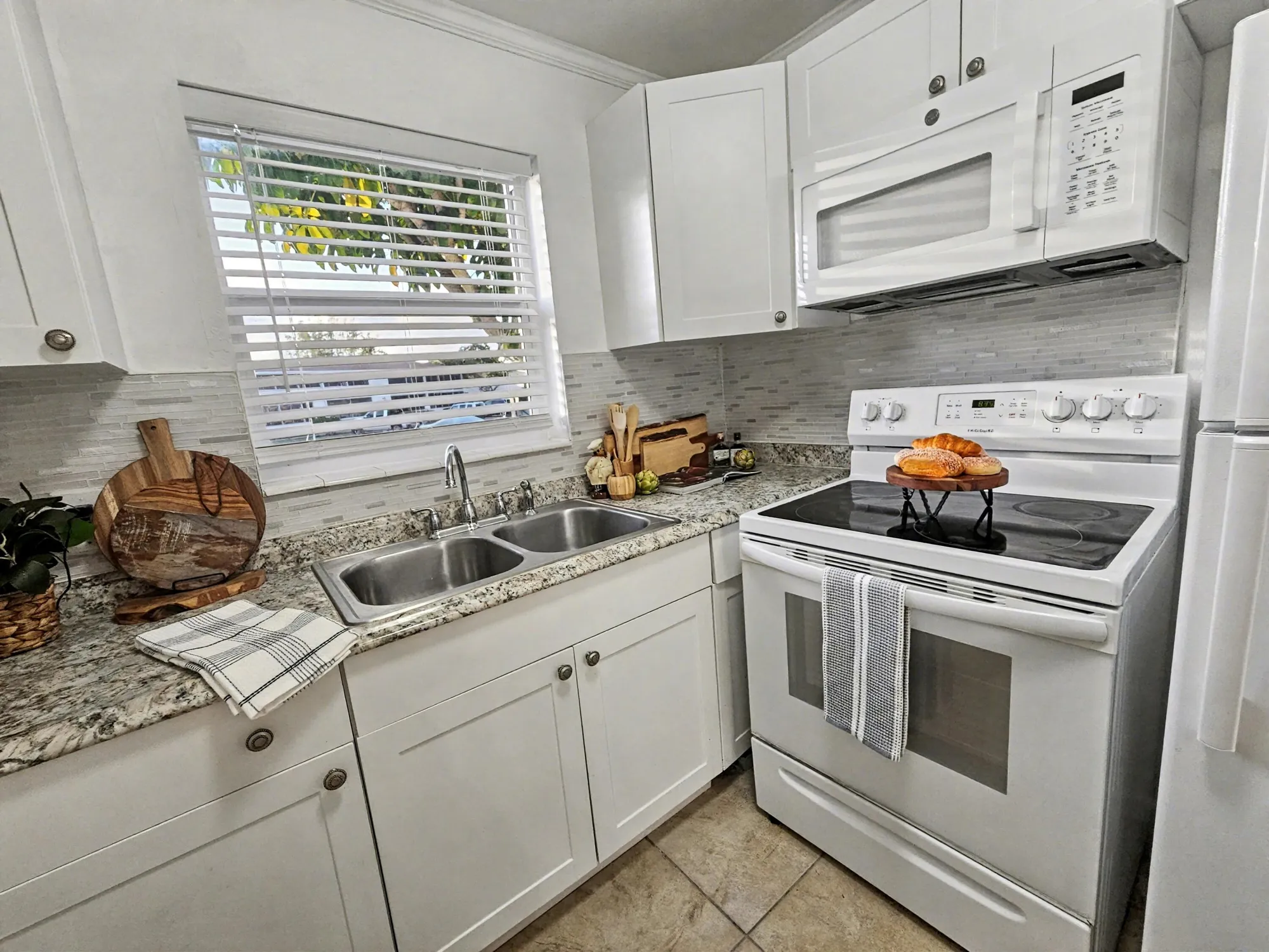 Property Slideshow image 12 of 33 | 263 windsor l, West Palm Beach, FL, 33417