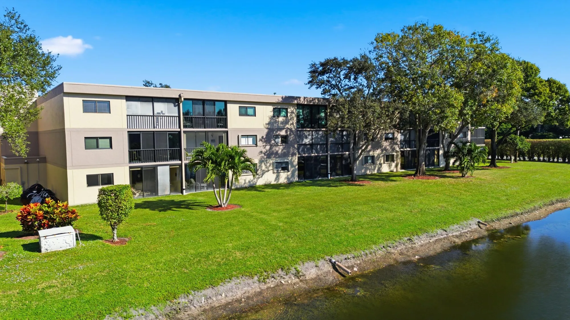 Property Slideshow image 33 of 70 | 15324 lakes of delray blvd apt 105, Delray Beach, FL, 33484