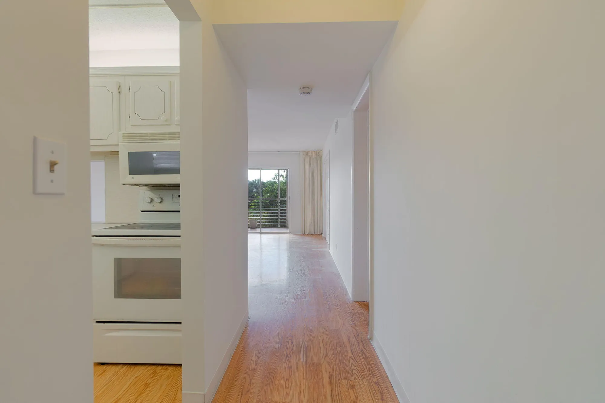 Property Slideshow image 3 of 30 | 2682 garden dr 208, Lake Worth, FL, 33461