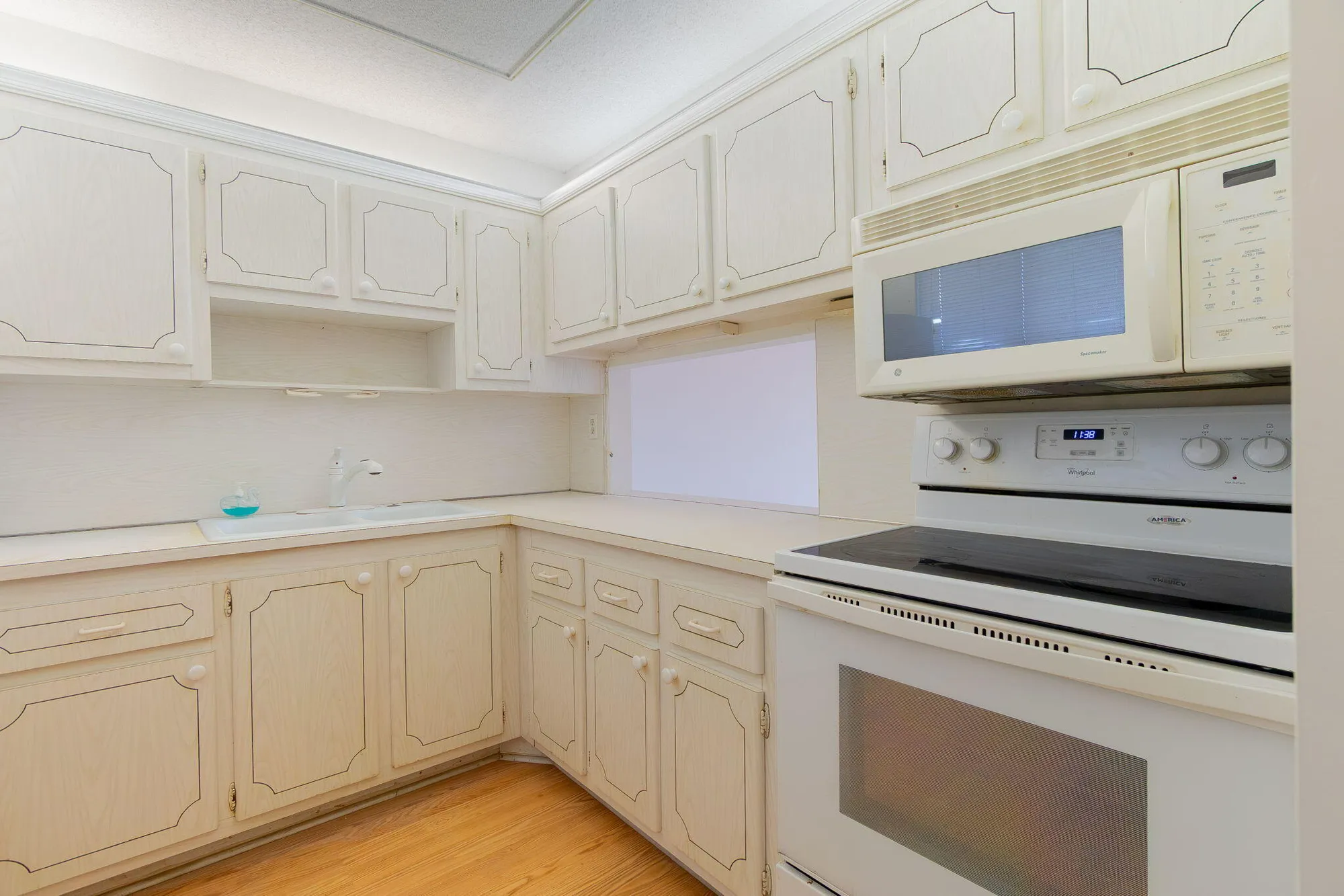 Property Slideshow image 4 of 30 | 2682 garden dr 208, Lake Worth, FL, 33461